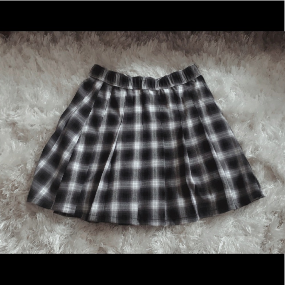 Women’s pleated plaid skirt